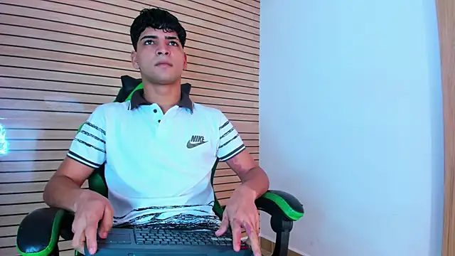 317894 online show from April 13, 3:38 pm