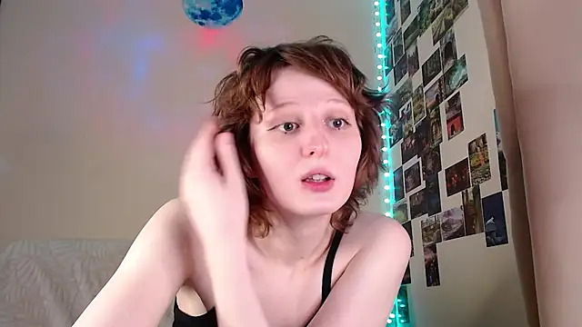 Snapshot of c0ralynx chatting on March 22, 6:33 am c0ralynx online show from March 22, 6:33 am