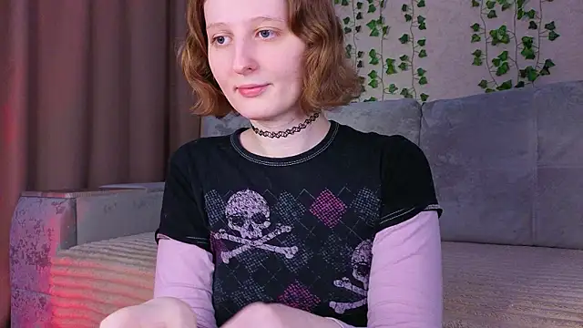 Snapshot of c0ralynx chatting on July 6, 1:18 pm c0ralynx online show from July 6, 1:18 pm