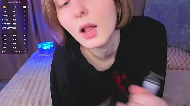 c0ralynx online show from April 2, 7:09 pm