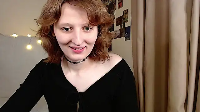 Snapshot of c0ralynx chatting on October 9, 2:23 am c0ralynx online show from October 9, 2:23 am