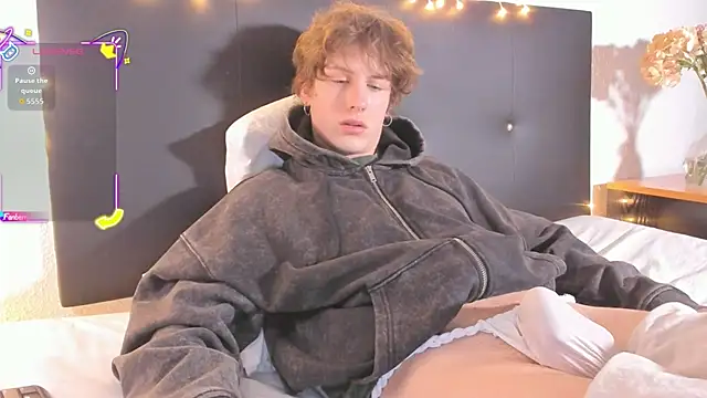 RobFavorite1 online show from January 8, 8:48 pm