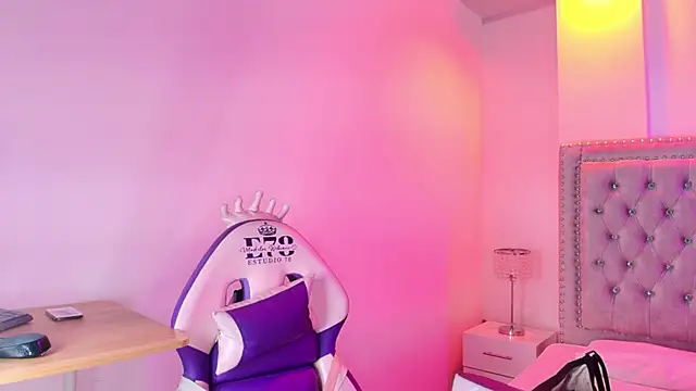 Lia adamsss online show from April 17, 4:04 am