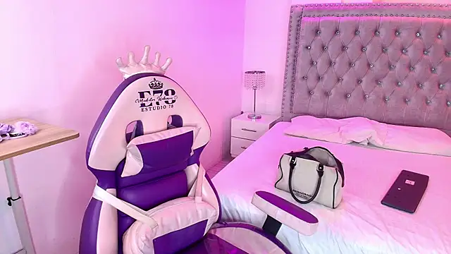 Lia adamsss online show from June 2, 3:50 am