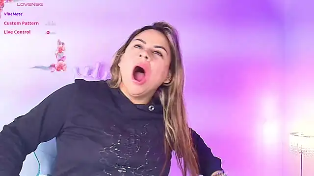 Snapshot of Lia_adamsss chatting on February 10, 3:27 am Lia adamsss online show from February 10, 3:27 am