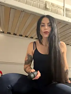 missninasparkle online show from November 18, 5:44 am