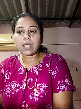 Snapshot of JENNIFERtamil chatting on November 4, 7:23 am JENNIFERtamil online show from November 4, 7:23 am