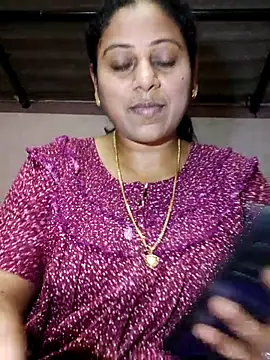 Snapshot of JENNIFERtamil chatting on April 24, 7:32 am JENNIFERtamil online show from April 24, 7:32 am