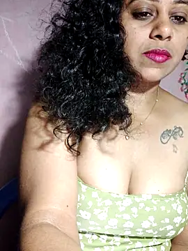 Snapshot of JENNIFERtamil chatting on May 15, 8:29 pm JENNIFERtamil online show from May 15, 8:29 pm