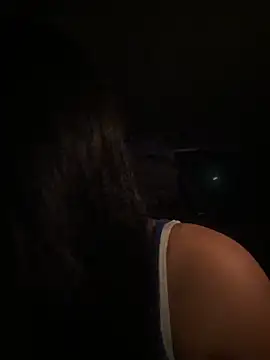 andrea gomes  online show from March 11, 8:08 am