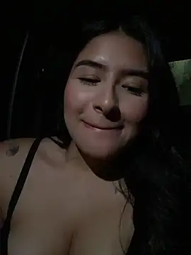 andrea gomes  online show from April 19, 8:04 am