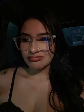 andrea gomes  online show from April 23, 7:26 am