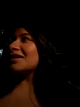 Snapshot of andrea_gomes_ chatting on October 19, 8:17 am andrea gomes online show from October 19, 8:17 am