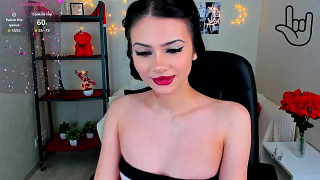 Snapshot of Kitti__ chatting on June 10, 1:29 am Kitti online show from June 10, 1:29 am