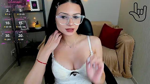 Snapshot of Kitti__ chatting on October 15, 1:48 am Kitti online show from October 15, 1:48 am