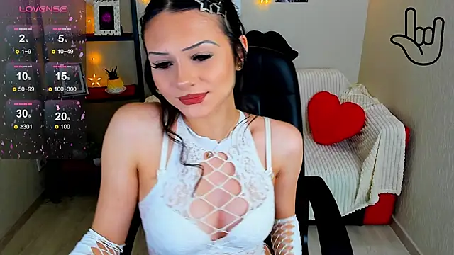 Kitti   online show from November 11, 1:44 am