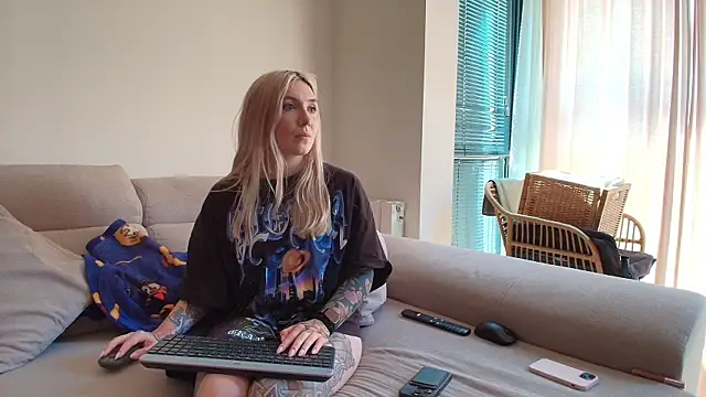 tattoobbgirl online show from April 22, 2:13 pm