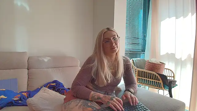 tattoobbgirl online show from June 17, 3:22 pm