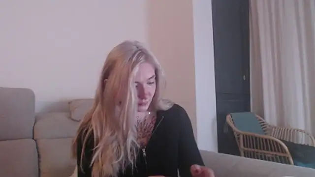 tattoobbgirl online show from December 4, 5:45 pm