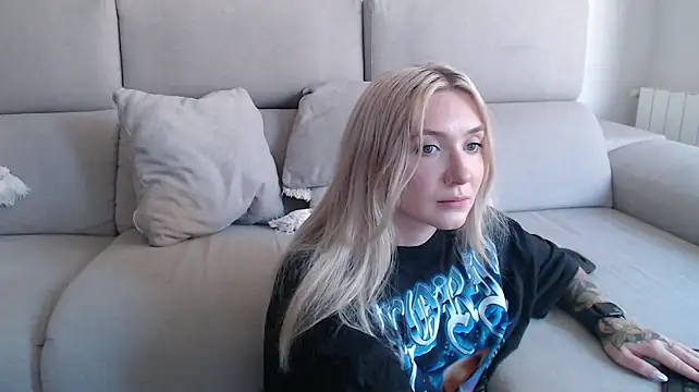 Snapshot of tattoobbgirl chatting on September 17, 11:56 am tattoobbgirl online show from September 17, 11:56 am