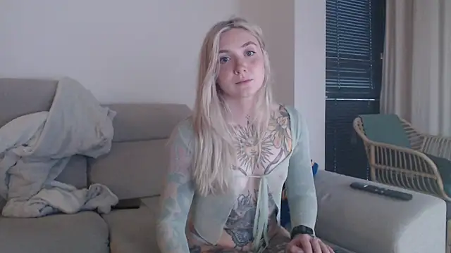 tattoobbgirl online show from December 20, 4:32 pm