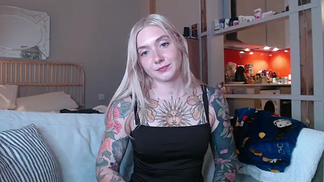 Snapshot of tattoobbgirl chatting on March 20, 6:09 pm tattoobbgirl online show from March 20, 6:09 pm
