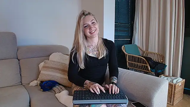 tattoobbgirl online show from March 6, 5:52 pm