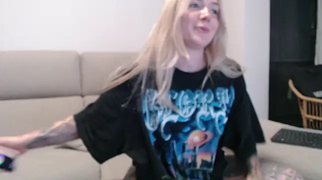 Snapshot of tattoobbgirl chatting on September 11, 7:36 pm tattoobbgirl online show from September 11, 7:36 pm