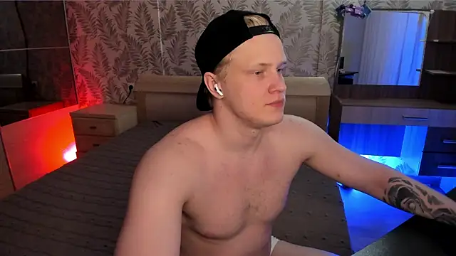 Snapshot of Cactus__James chatting on April 7, 10:33 pm Cactus James online show from April 7, 10:33 pm