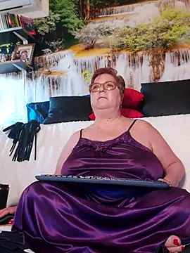 QueenPammy1 online show from April 8, 5:42 am