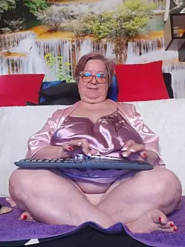 QueenPammy1 online show from March 31, 8:38 am