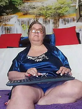 QueenPammy1 online show from April 1, 4:25 am