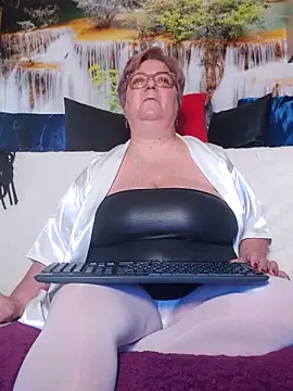 QueenPammy1 online show from February 15, 7:31 am