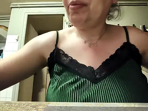 mimi19820 online show from April 19, 1:34 pm