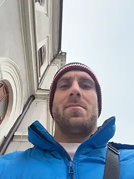 Snapshot of trainwithme chatting on December 17, 8:08 am trainwithme online show from December 17, 8:08 am