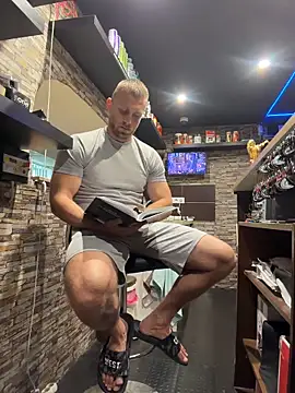 Snapshot of trainwithme chatting on June 10, 6:14 am trainwithme online show from June 10, 6:14 am