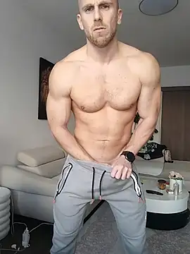 Snapshot of trainwithme chatting on October 28, 8:35 am trainwithme online show from October 28, 8:35 am