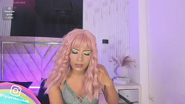 Taylor Harveey online show from November 27, 8:09 pm