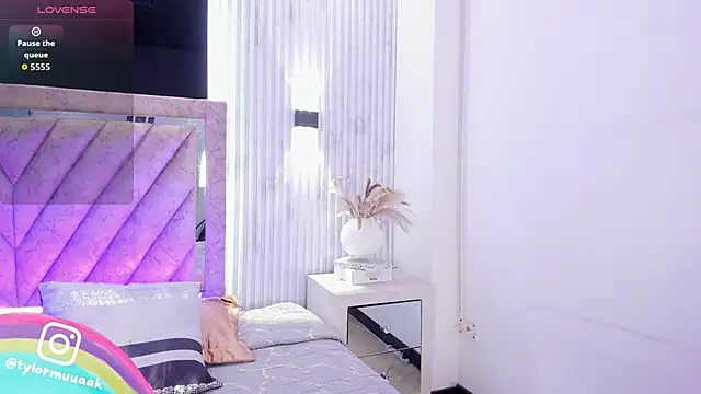 Taylor Harveey online show from December 4, 8:41 pm