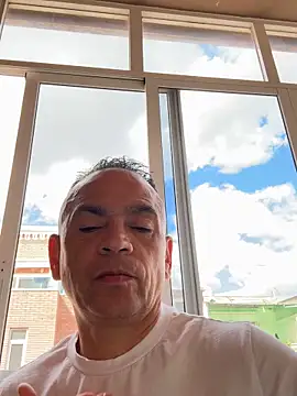 mateocali25 online show from May 13, 2:35 pm