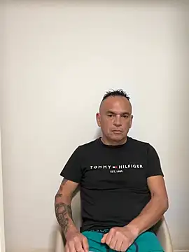 mateocali25 online show from May 19, 8:27 pm