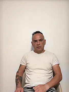 mateocali25 online show from May 23, 11:53 am