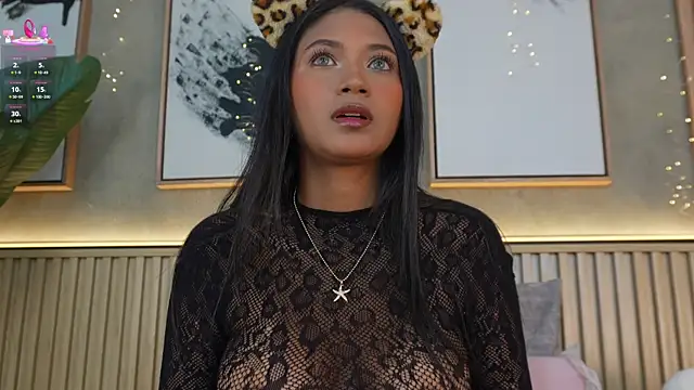 Isa Montiel online show from April 10, 8:05 pm