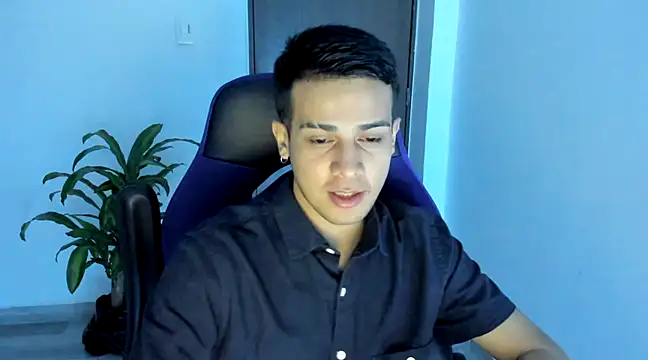 Snapshot of abel_bigcok chatting on March 22, 7:15 am abel bigcok online show from March 22, 7:15 am