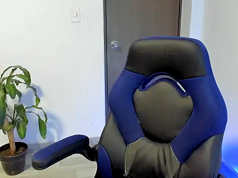 Snapshot of abel_bigcok chatting on November 7, 1:32 am abel bigcok online show from November 7, 1:32 am