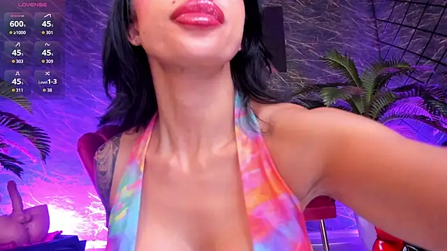 Snapshot of IzabelaTessa chatting on June 24, 7:22 pm IzabelaTessa online show from June 24, 7:22 pm