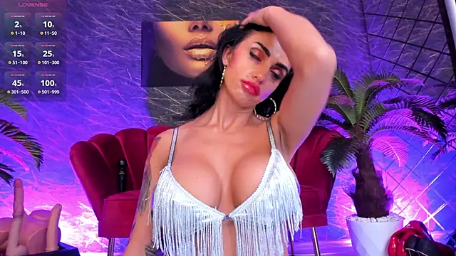 Snapshot of IzabelaTessa chatting on June 7, 7:30 pm IzabelaTessa online show from June 7, 7:30 pm