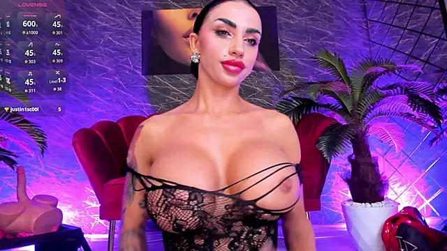 Snapshot of IzabelaTessa chatting on June 8, 7:47 pm IzabelaTessa online show from June 8, 7:47 pm