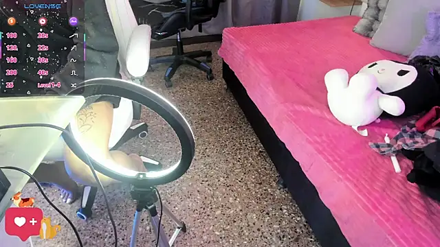 cherryboom23 online show from April 12, 6:11 pm