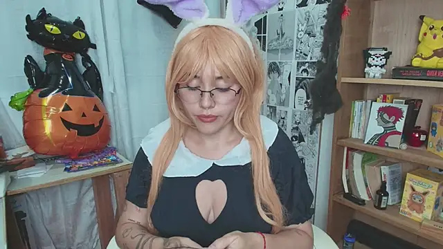 MitsuChan  online show from December 1, 3:40 am